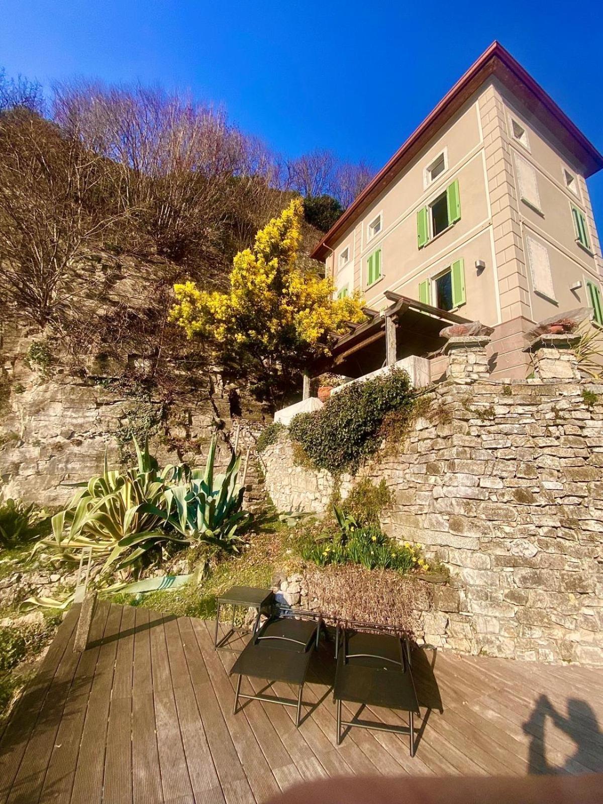 La Casa Sulla Collina Del Castello Villa Breno Exterior foto